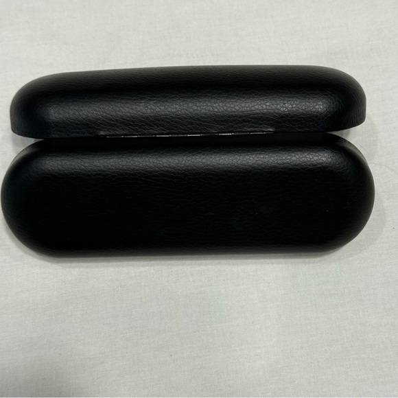 Oakley Textured Black Eyewear Case - Picture 3 of 4